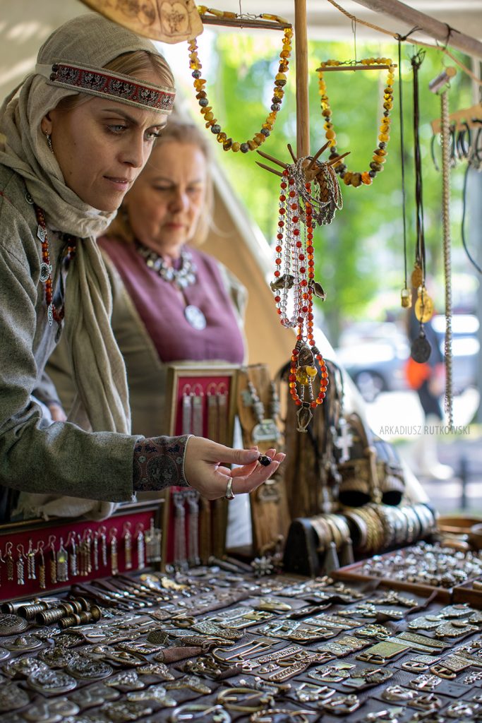 Piękna biżuteria: Wyjątkowe wyroby na Targu Solnym w Kołobrzegu!
